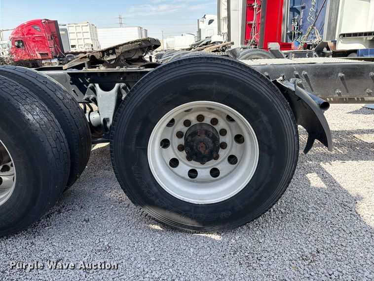 image for item YA4162 2019 International LT625 semi truck