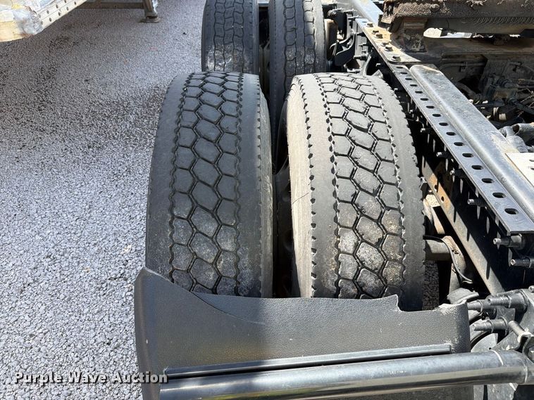 image for item YA4162 2019 International LT625 semi truck