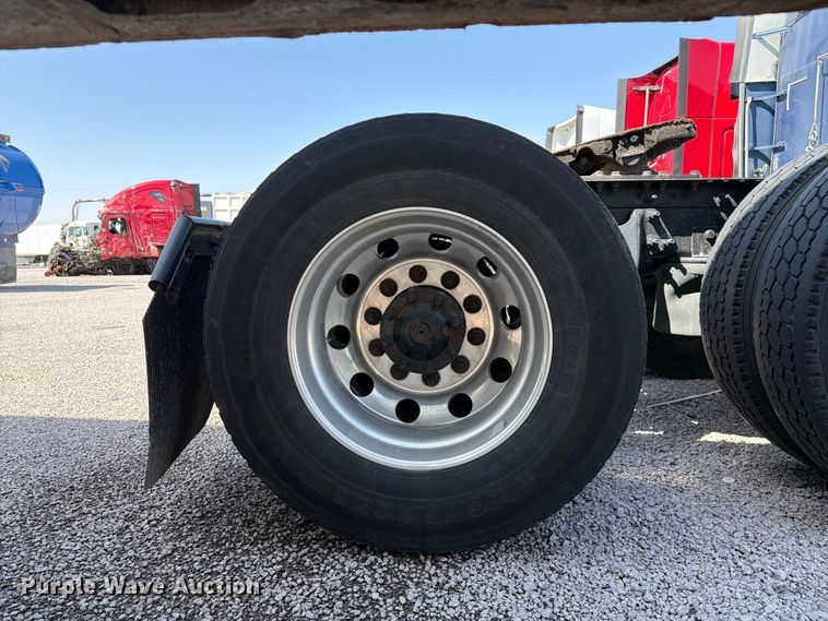 image for item YA4162 2019 International LT625 semi truck