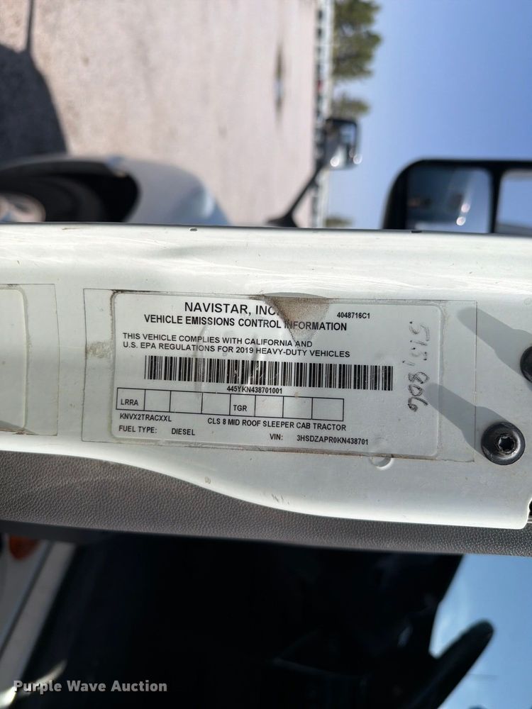 image for item YA4162 2019 International LT625 semi truck