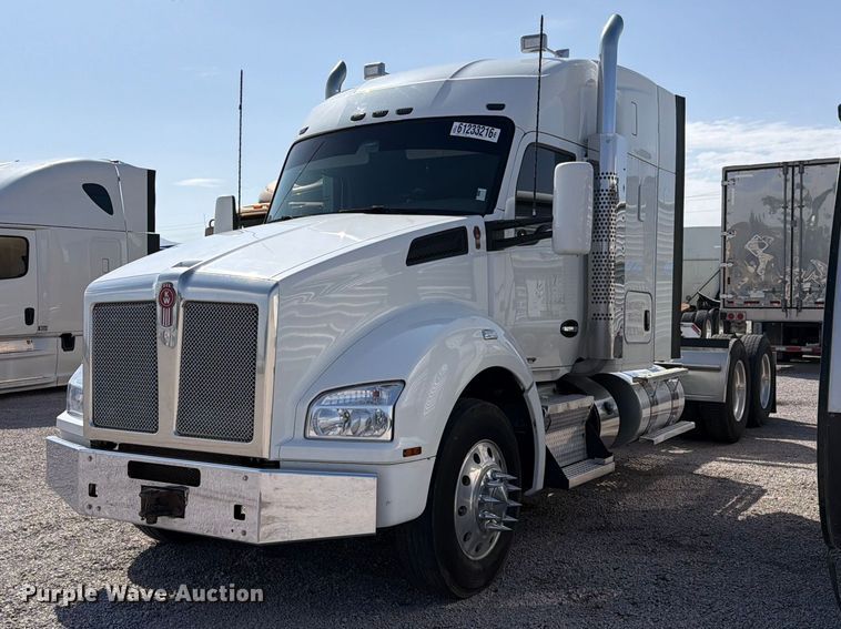 2018 Kenworth T880 semi truck
