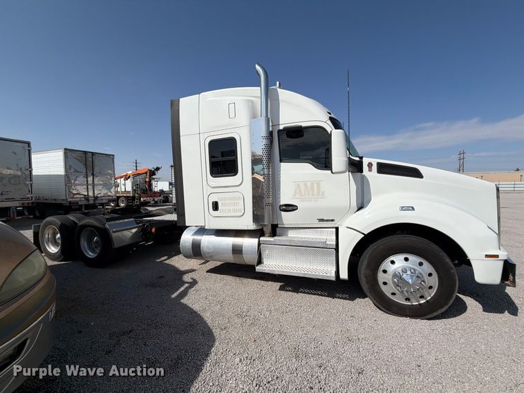 image for item YA4181 2018 Kenworth T880 semi truck