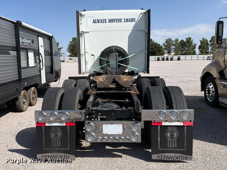 image for item YA4181 2018 Kenworth T880 semi truck