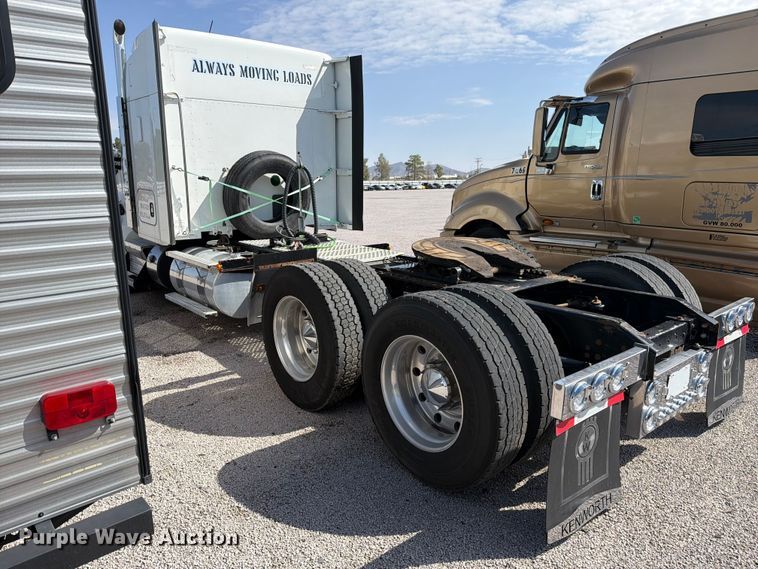 image for item YA4181 2018 Kenworth T880 semi truck