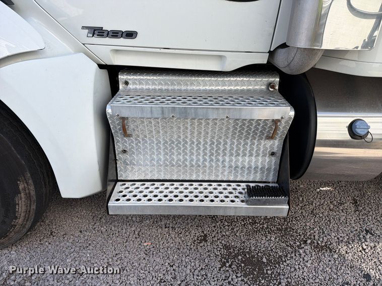 image for item YA4181 2018 Kenworth T880 semi truck