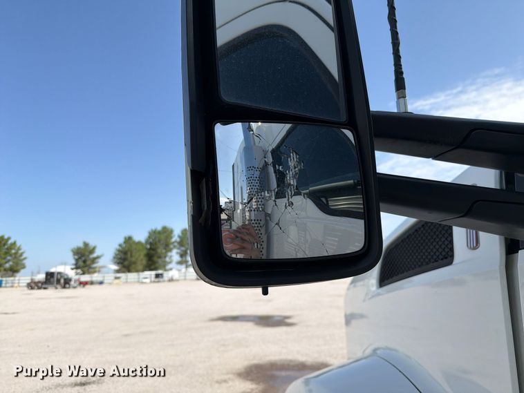 image for item YA4181 2018 Kenworth T880 semi truck