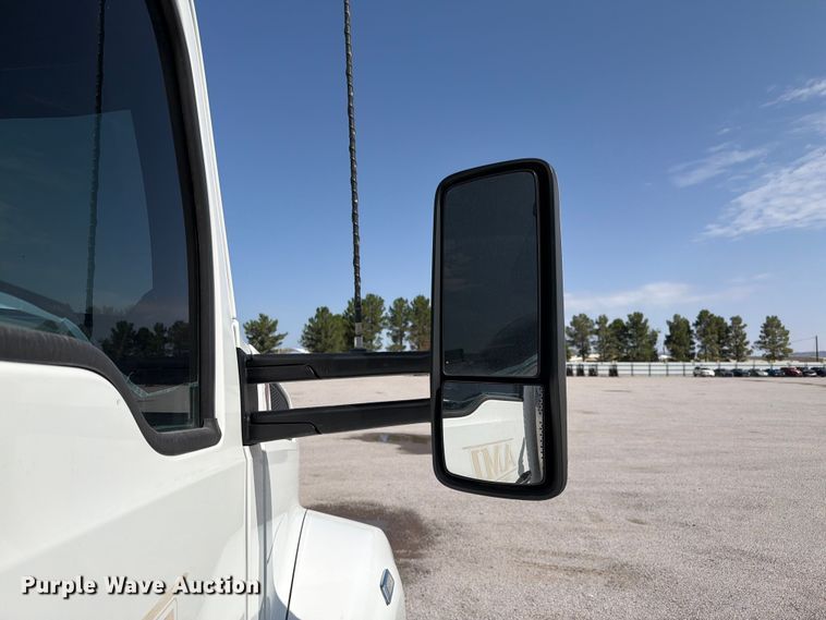image for item YA4181 2018 Kenworth T880 semi truck