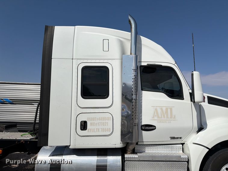 image for item YA4181 2018 Kenworth T880 semi truck