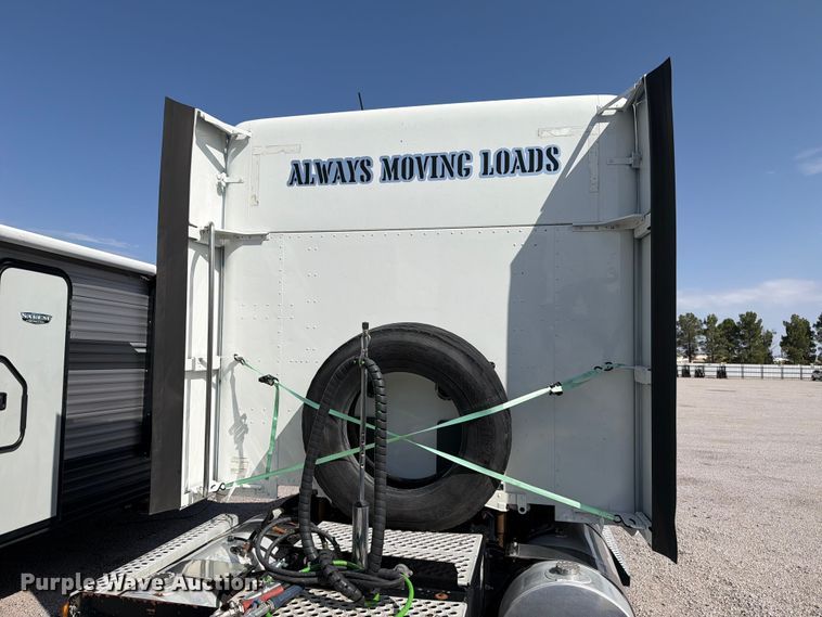 image for item YA4181 2018 Kenworth T880 semi truck