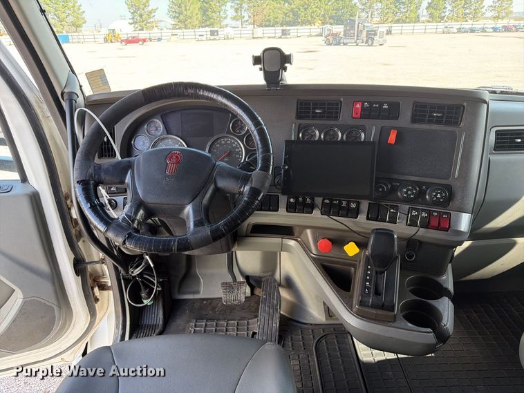 image for item YA4181 2018 Kenworth T880 semi truck