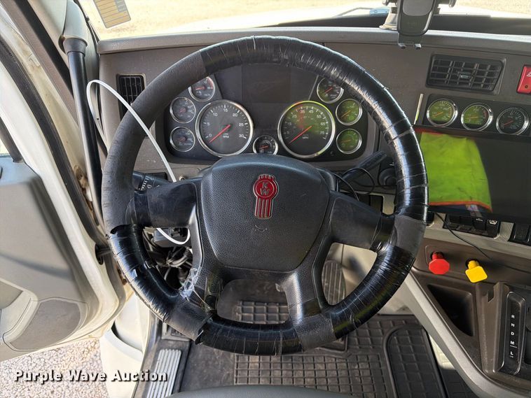 image for item YA4181 2018 Kenworth T880 semi truck