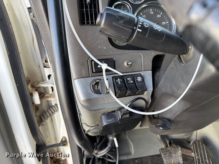 image for item YA4181 2018 Kenworth T880 semi truck