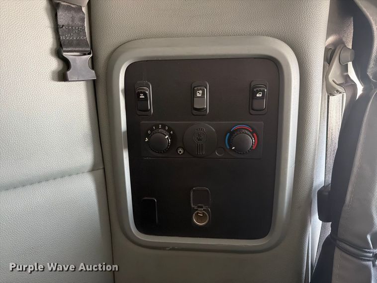 image for item YA4181 2018 Kenworth T880 semi truck