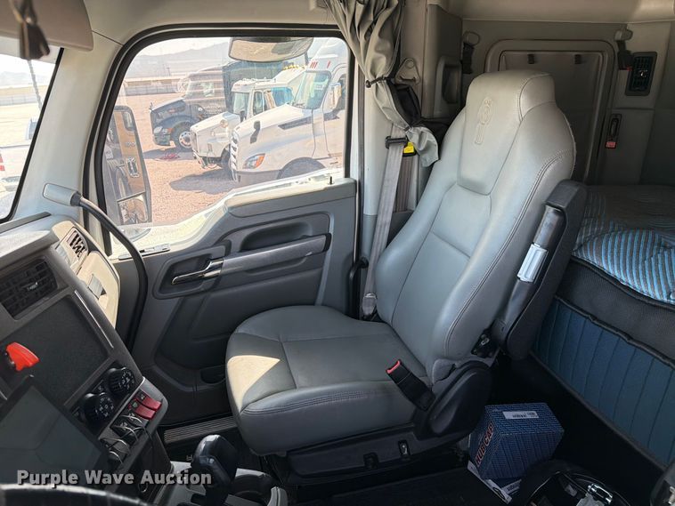 image for item YA4181 2018 Kenworth T880 semi truck