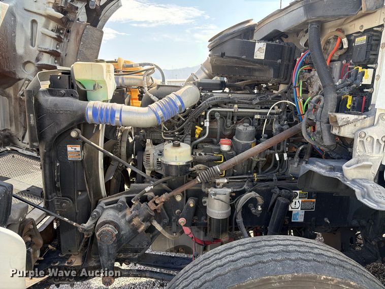 image for item YA4181 2018 Kenworth T880 semi truck