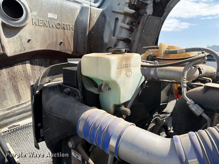 image for item YA4181 2018 Kenworth T880 semi truck