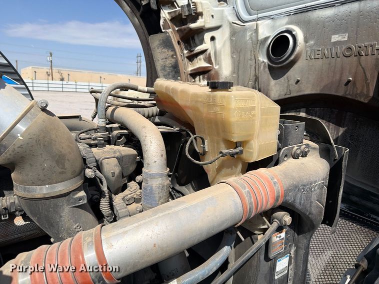 image for item YA4181 2018 Kenworth T880 semi truck