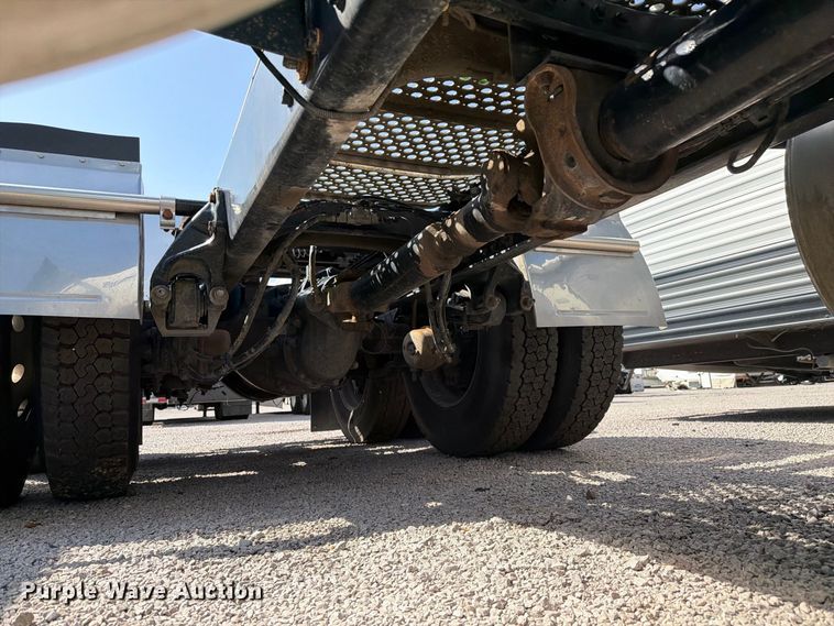 image for item YA4181 2018 Kenworth T880 semi truck