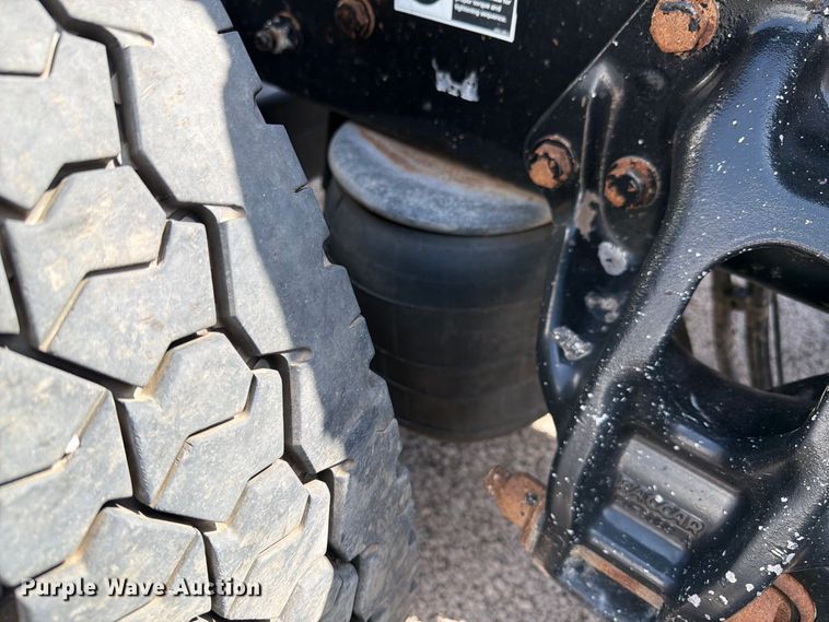 image for item YA4181 2018 Kenworth T880 semi truck