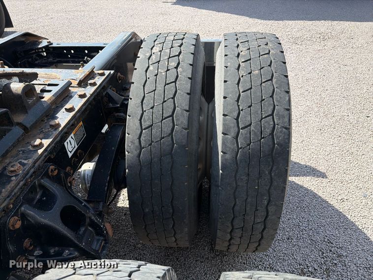 image for item YA4181 2018 Kenworth T880 semi truck