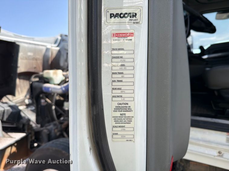 image for item YA4181 2018 Kenworth T880 semi truck