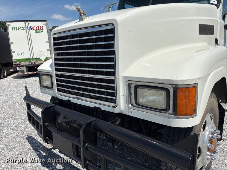 image for item YA4197 2010 Mack Pinnacle semi truck