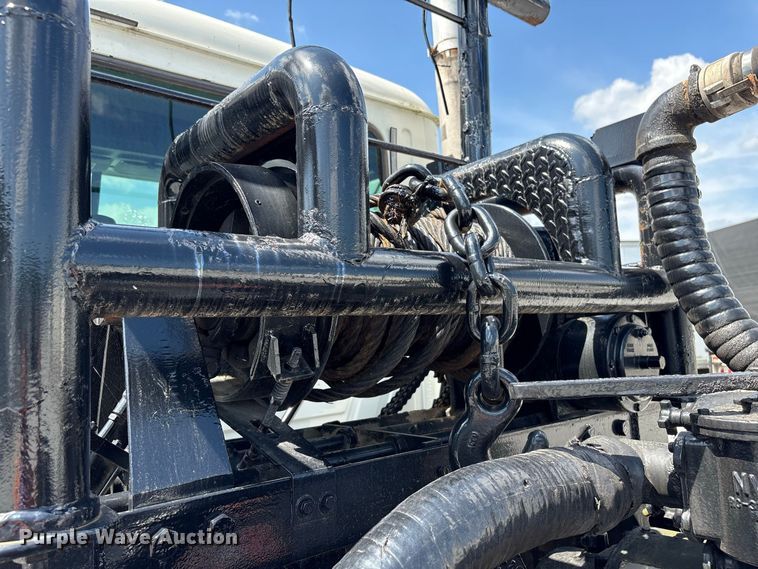 image for item YA4197 2010 Mack Pinnacle semi truck