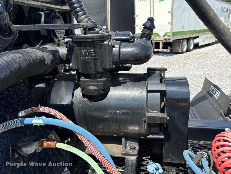 image for item YA4197 2010 Mack Pinnacle semi truck