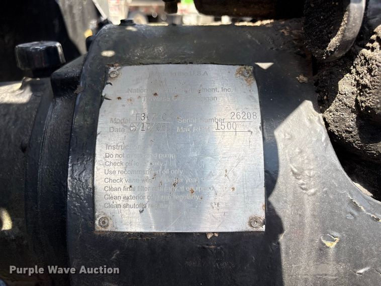 image for item YA4197 2010 Mack Pinnacle semi truck