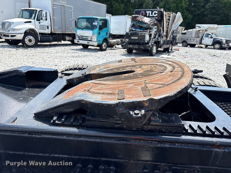 image for item YA4197 2010 Mack Pinnacle semi truck