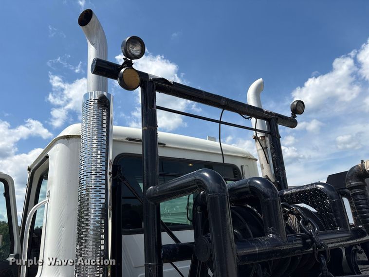 image for item YA4197 2010 Mack Pinnacle semi truck