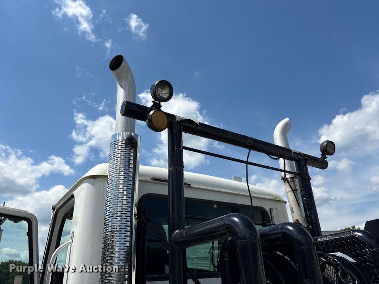 image for item YA4197 2010 Mack Pinnacle semi truck
