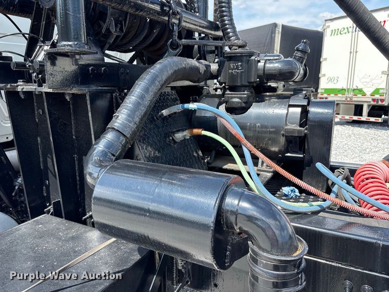 image for item YA4197 2010 Mack Pinnacle semi truck