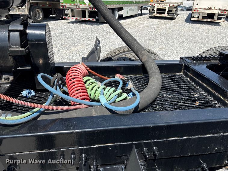 image for item YA4197 2010 Mack Pinnacle semi truck