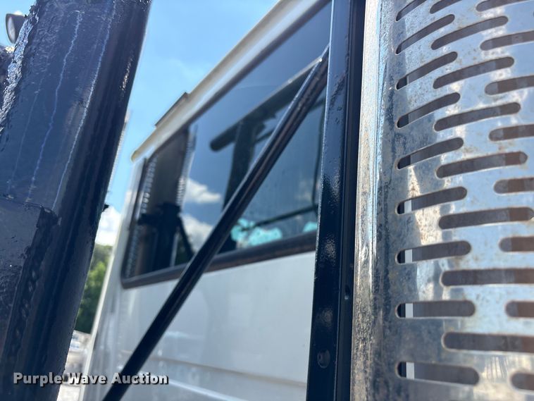 image for item YA4197 2010 Mack Pinnacle semi truck