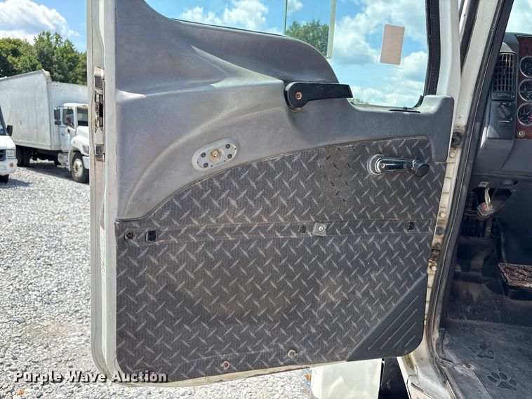 image for item YA4197 2010 Mack Pinnacle semi truck