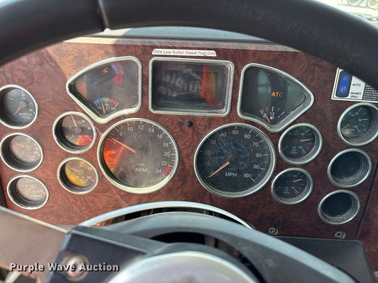 image for item YA4197 2010 Mack Pinnacle semi truck