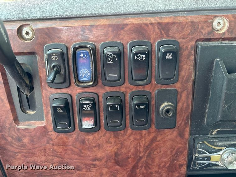 image for item YA4197 2010 Mack Pinnacle semi truck