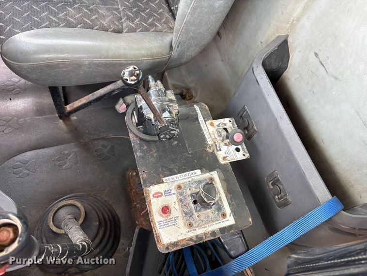 image for item YA4197 2010 Mack Pinnacle semi truck