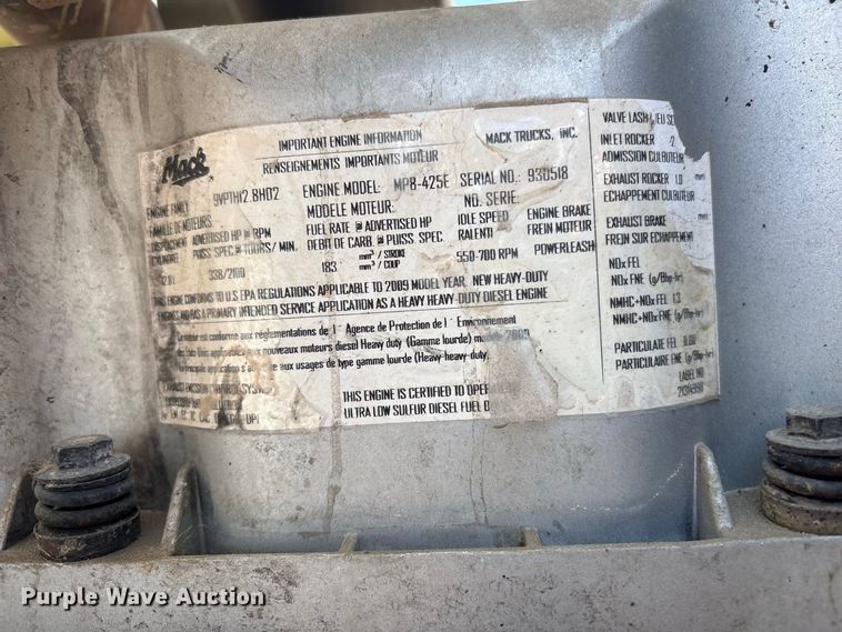 image for item YA4197 2010 Mack Pinnacle semi truck