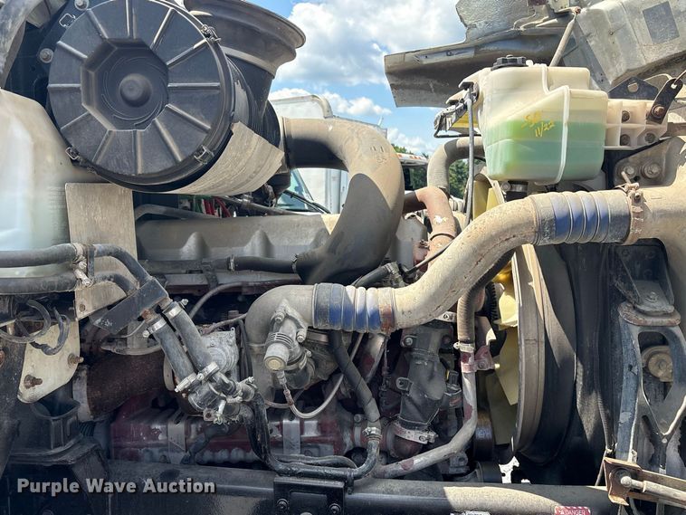 image for item YA4197 2010 Mack Pinnacle semi truck