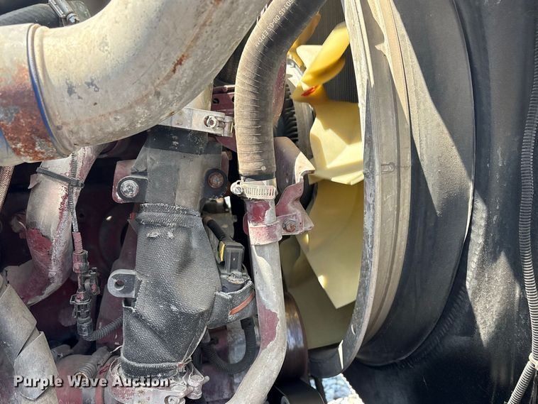 image for item YA4197 2010 Mack Pinnacle semi truck