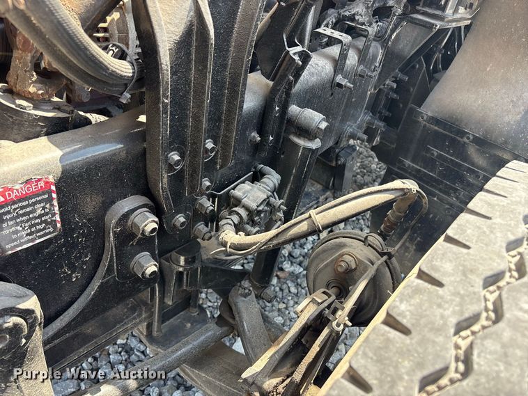 image for item YA4197 2010 Mack Pinnacle semi truck
