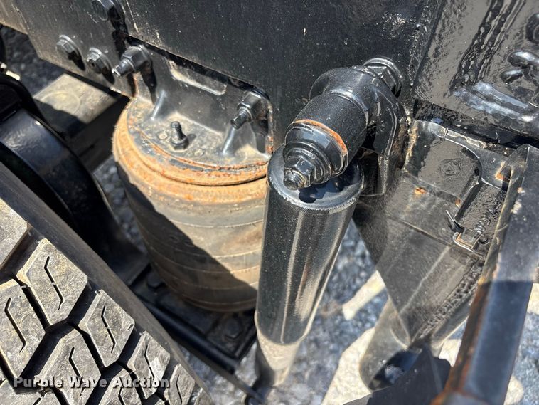 image for item YA4197 2010 Mack Pinnacle semi truck