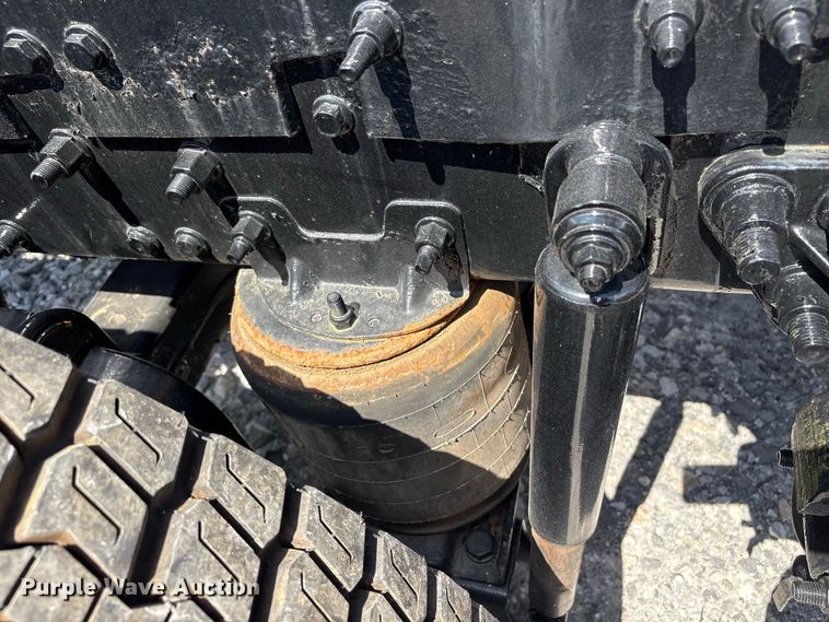 image for item YA4197 2010 Mack Pinnacle semi truck