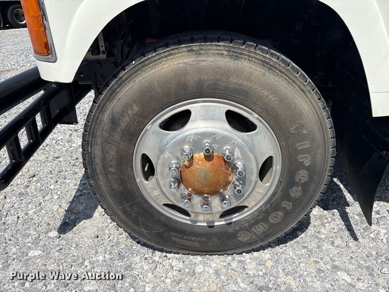 image for item YA4197 2010 Mack Pinnacle semi truck