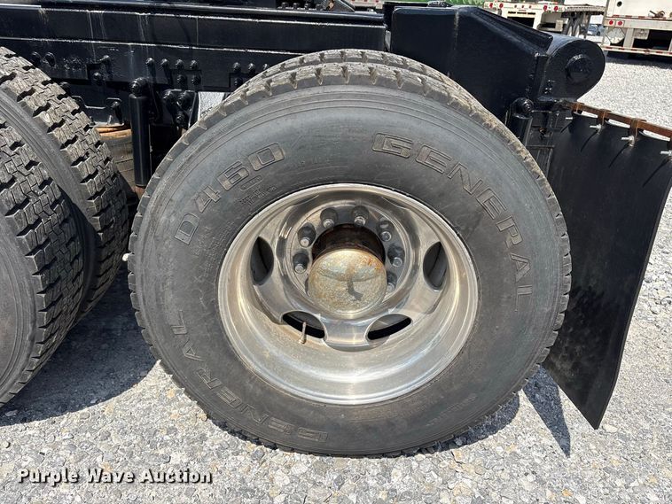 image for item YA4197 2010 Mack Pinnacle semi truck