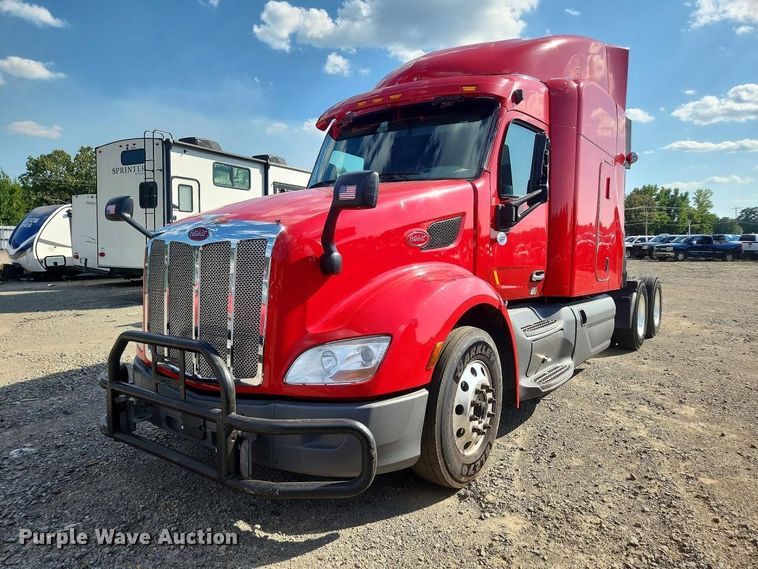 2020 Peterbilt 579 semi truck