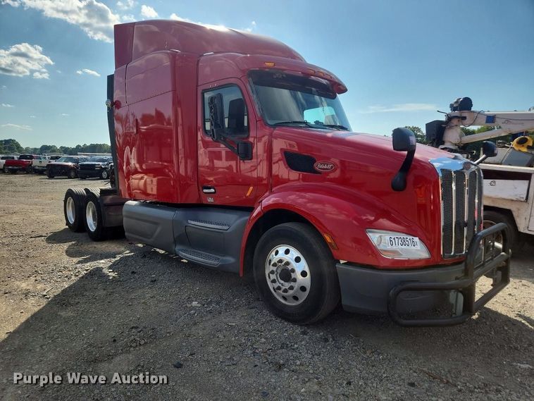 image for item YA4220 2020 Peterbilt 579 semi truck