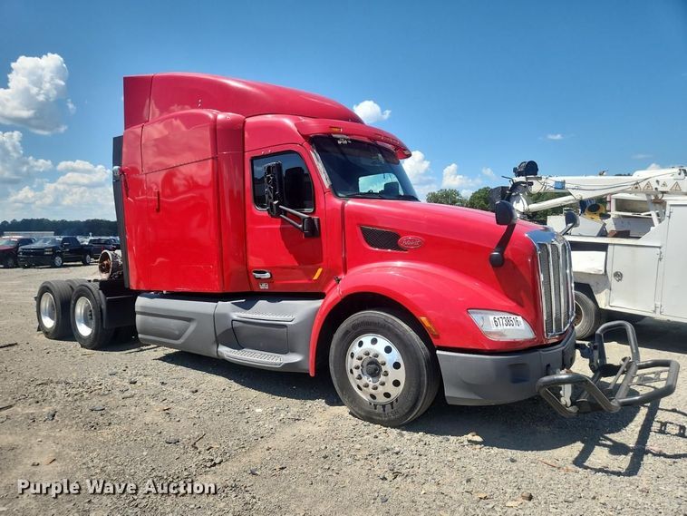 image for item YA4220 2020 Peterbilt 579 semi truck